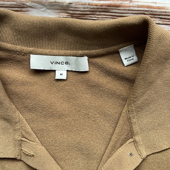 💚 Vince Button down Polo - Picture 3 of 5